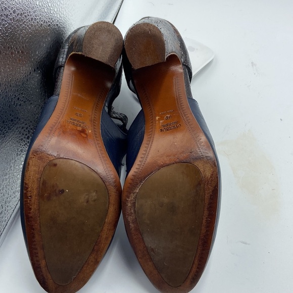 Uterque High Heels, Size -US 8/EU 39 Color- Blue. Good Condition. - Picture 4 of 7